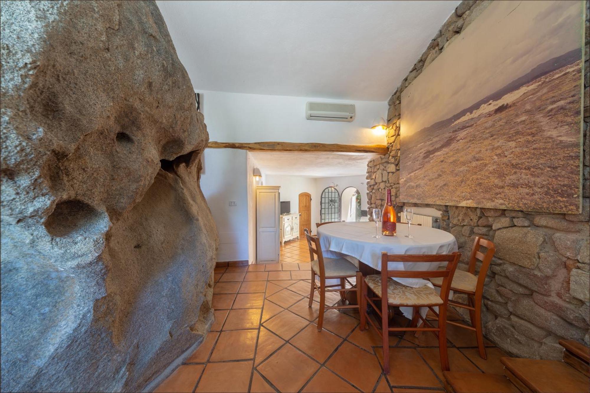 Roccia Villa *